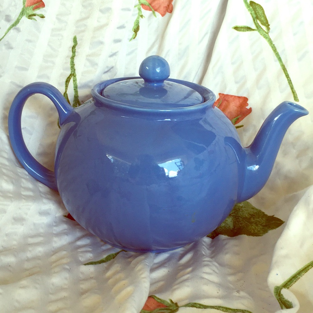 Pristine England blue tea pot